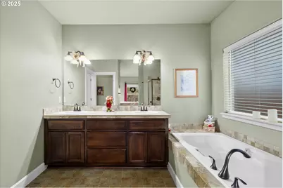 21281 Bellflower Pl, Bend, OR 97702 - Photo 17