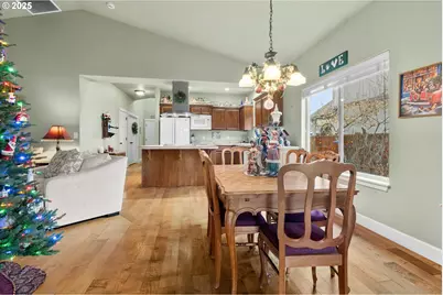 21281 Bellflower Pl, Bend, OR 97702 - Photo 13