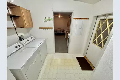 185 N 3rd St, Lakeside, OR 97449 - Photo 23