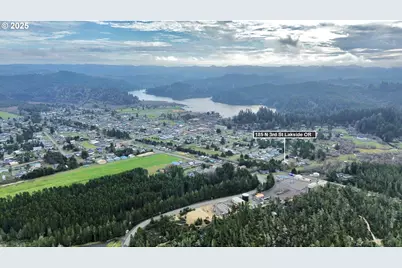 185 N 3rd St, Lakeside, OR 97449 - Photo 37