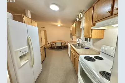 185 N 3rd St, Lakeside, OR 97449 - Photo 7