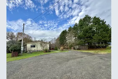 185 N 3rd St, Lakeside, OR 97449 - Photo 35