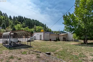 14190 N Umpqua Hwy, Roseburg, OR 97470 - Photo 9