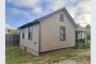 1957 Myrtle St, North Bend, OR 97459 - Photo 9