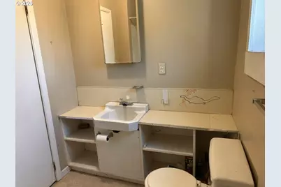 1957 Myrtle St, North Bend, OR 97459 - Photo 17