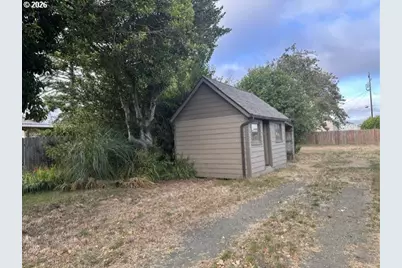 1957 Myrtle St, North Bend, OR 97459 - Photo 3