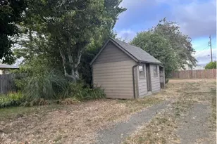 1957 Myrtle St, North Bend, OR 97459 - Photo 3