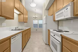 811 Virgil Ave, Eugene, OR 97404 - Photo 11