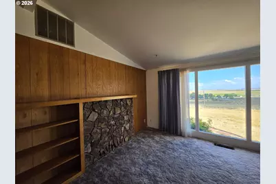 68883 Loop Dr, Hines, OR 97738 - Photo 13