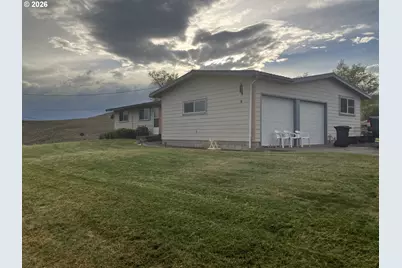 68883 Loop Dr, Hines, OR 97738 - Photo 5