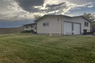 68883 Loop Dr, Hines, OR 97738 - Photo 5