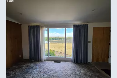 68883 Loop Dr, Hines, OR 97738 - Photo 11
