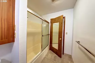 395 Cumberland St, Astoria, OR 97103 - Photo 25