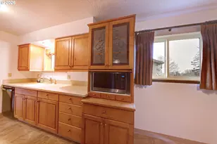 395 Cumberland St, Astoria, OR 97103 - Photo 21