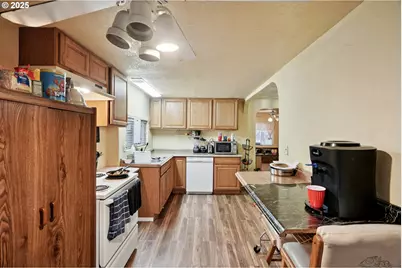 3680 Blossom Dr, Salem, OR 97305 - Photo 13