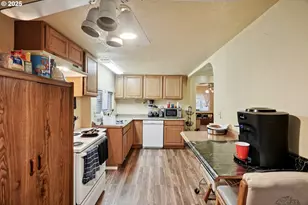 3680 Blossom Dr, Salem, OR 97305 - Photo 13