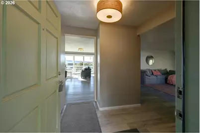 265 Auburn Ave, Astoria, OR 97103 - Photo 5