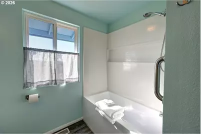 265 Auburn Ave, Astoria, OR 97103 - Photo 13