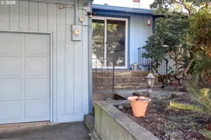 265 Auburn Ave, Astoria, OR 97103 - Photo 3