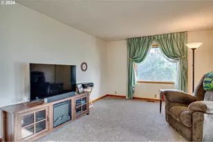 203 Columbia St, Kelso, WA 98626 - Photo 3