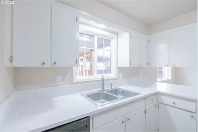 562 SE Connecticut Ave, Salem, OR 97317 - Photo 17