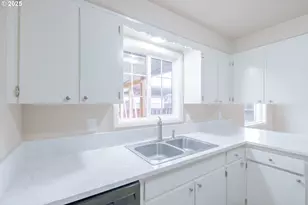 562 SE Connecticut Ave, Salem, OR 97317 - Photo 17