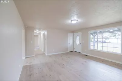 562 SE Connecticut Ave, Salem, OR 97317 - Photo 7