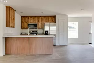 401 S 52nd St, Springfield, OR 97478 - Photo 5