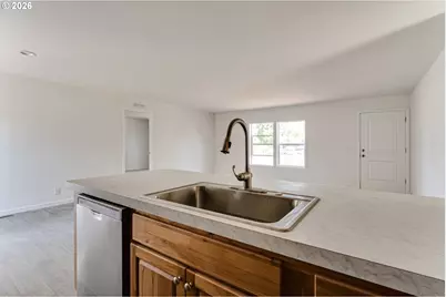 401 S 52nd St, Springfield, OR 97478 - Photo 9