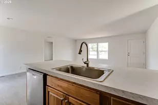 401 S 52nd St, Springfield, OR 97478 - Photo 9