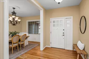2053 Lakeview Dr, Eugene, OR 97408 - Photo 5