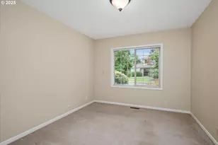 2053 Lakeview Dr, Eugene, OR 97408 - Photo 29
