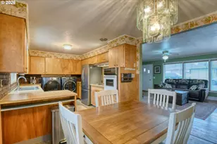 321 NE 42nd St, Pendleton, OR 97801 - Photo 9