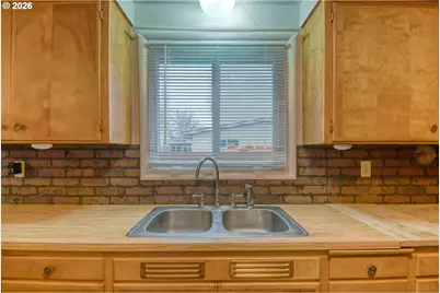 321 NE 42nd St, Pendleton, OR 97801 - Photo 13