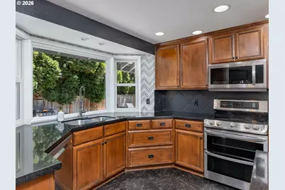 15550 NW Oak Hills Dr, Beaverton, OR 97006 - Photo 9