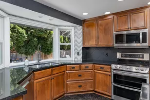 15550 NW Oak Hills Dr, Beaverton, OR 97006 - Photo 9