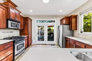 610 NW Hillcrest Dr, Dallas, OR 97338 - Photo 11