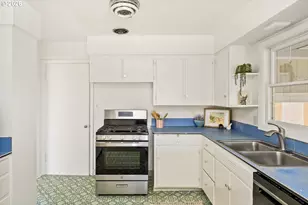 362 NE 9th Pl, Hillsboro, OR 97124 - Photo 17