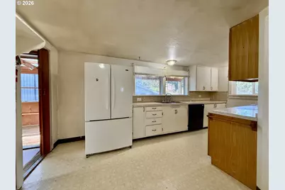 91566 Dolezal Ln, Coos Bay, OR 97420 - Photo 9