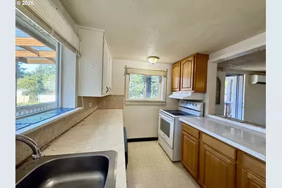 91566 Dolezal Ln, Coos Bay, OR 97420 - Photo 5