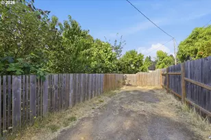 1230 Waite St, Eugene, OR 97402 - Photo 35