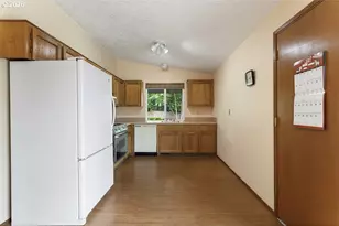 130 SE 21st St, Troutdale, OR 97060 - Photo 11
