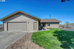 17 SE Kirk Ave, Pendleton, OR 97801 - Photo 1