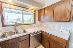 2025 Pine St, Florence, OR 97439 - Photo 11