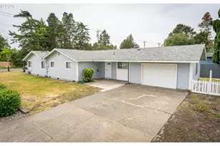 2025 Pine St, Florence, OR 97439 - Photo 5