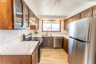 2025 Pine St, Florence, OR 97439 - Photo 9