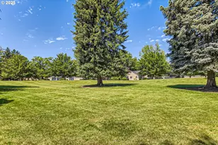 220 NE Village Squire Ave, Gresham, OR 97030 - Photo 29