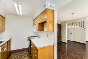 220 NE Village Squire Ave, Gresham, OR 97030 - Photo 11