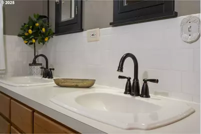 803 N Main Ave, Ridgefield, WA 98642 - Photo 29