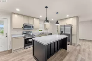 112 SE Twin Oaks Loop, Winston, OR 97496 - Photo 9